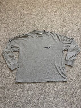 ESSENTIALS Men's Light Gray Long-Sleeve Logo Tee size men’s small